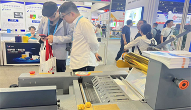 Auto feed laminating machine