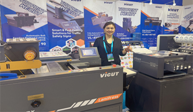 Digiatl card cutter